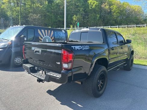 Used 2018 Toyota Tacoma TRD Sport image 26
