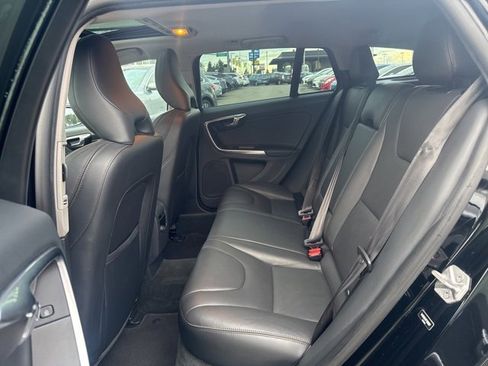 Used 2015 Volvo V60 T5 Cross Country image 18