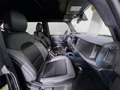 Used 2024 Ford Bronco Black Diamond image 39