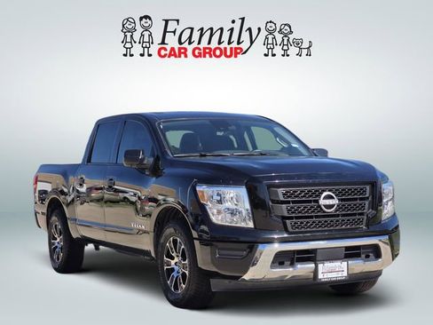 Used 2023 Nissan Titan SV image 2