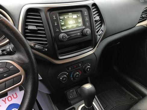 Used 2018 Jeep Cherokee Latitude image 16