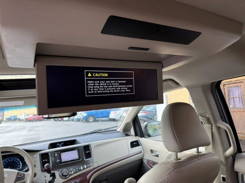 Used 2013 Toyota Sienna XLE w/ Entertainment Pkg image 18