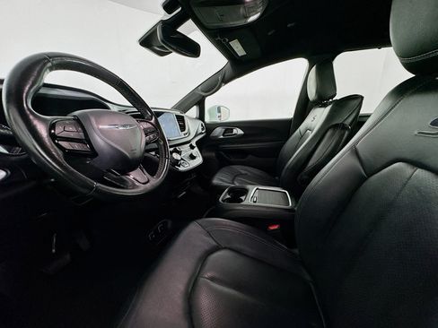 Used 2020 Chrysler Pacifica Touring-L Plus FWD image 20