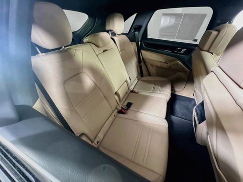 Used 2023 Porsche Cayenne AWD/4WD image 27