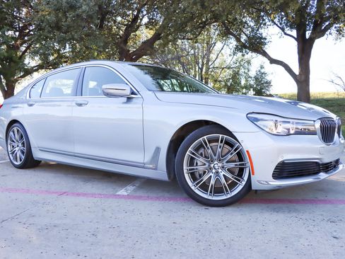 Used 2019 BMW 740i w/ Executive Package image 1