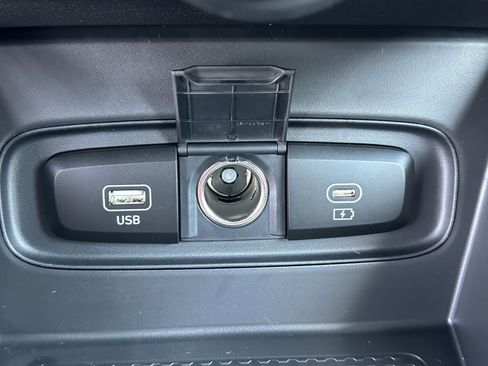 New 2025 Hyundai Venue SE image 29