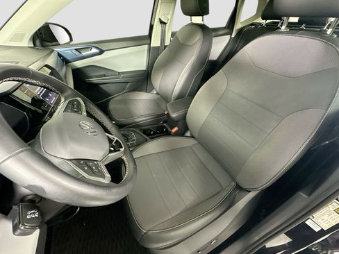 Certified 2022 Volkswagen Taos SE w/ Panoramic Sunroof Package image 19