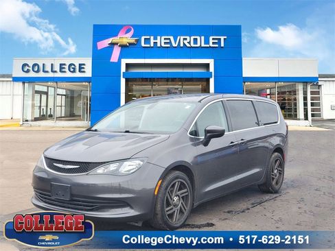 Used 2017 Chrysler Pacifica Touring image 1