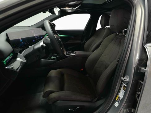 Used 2026 BMW i5 eDrive40 w/ Premium Package RWD image 8