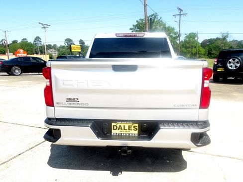 Used 2020 Chevrolet Silverado 1500 Custom w/ Custom Value Package image 12