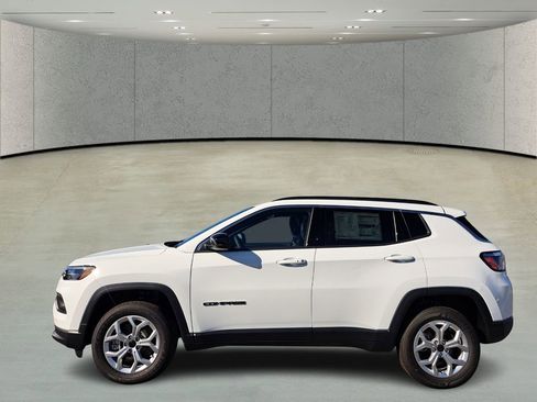 New 2026 Jeep Compass Latitude image 8