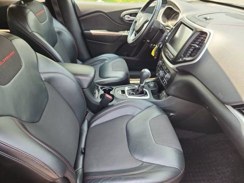 Used 2015 Jeep Cherokee Trailhawk w/ Cold Weather Group AWD/4WD image 19