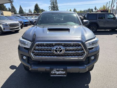 Used 2017 Toyota Tacoma TRD Sport w/ Tow Package AWD/4WD image 11