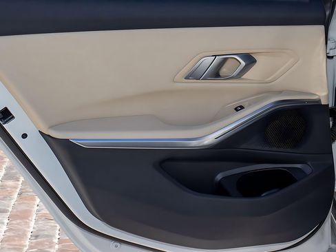 Used 2021 BMW 330i Sedan w/ Convenience Package image 16