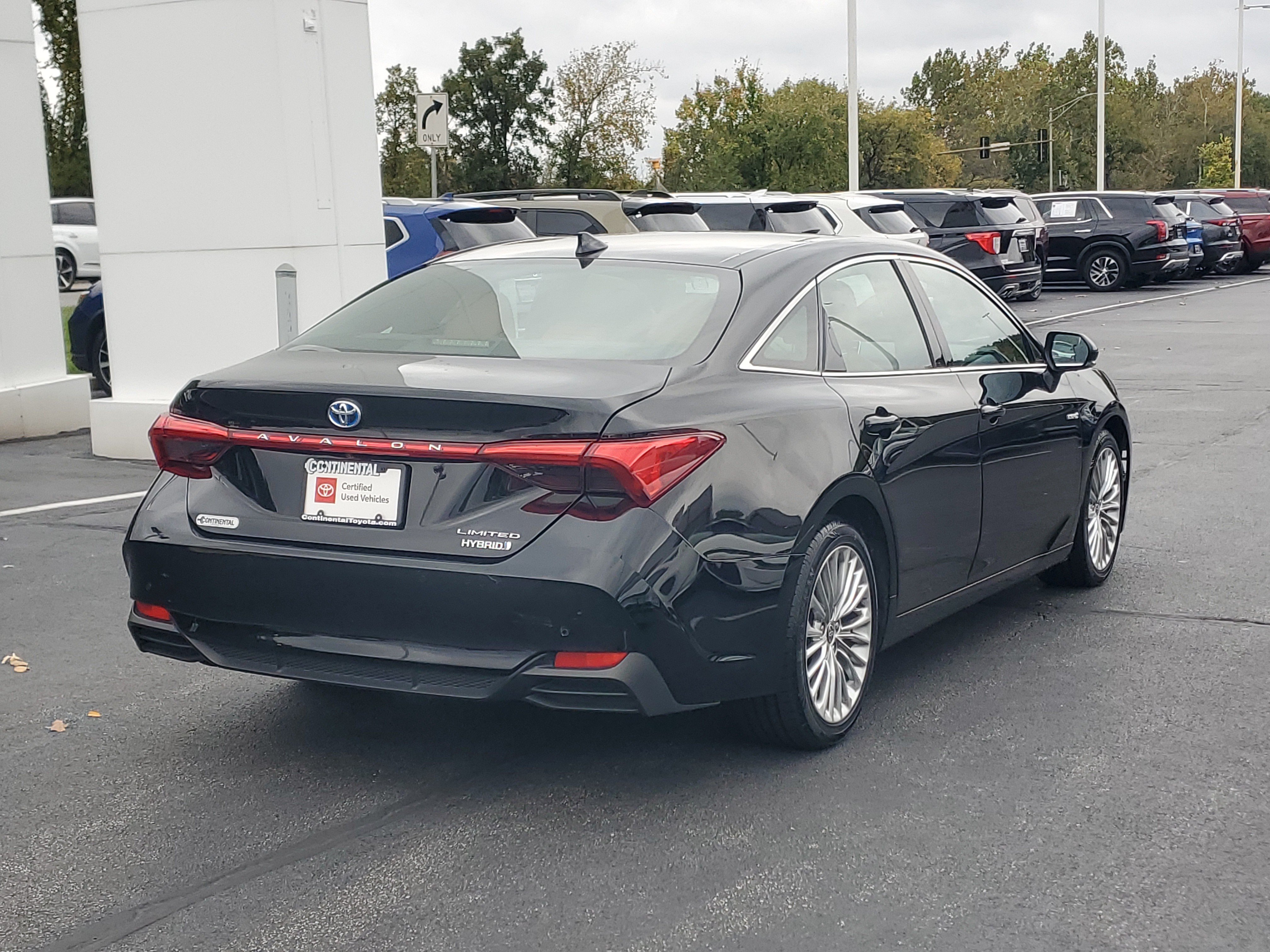 Certified 2020 Toyota Avalon Limited w/ Advanced Safety Package FWD image 5