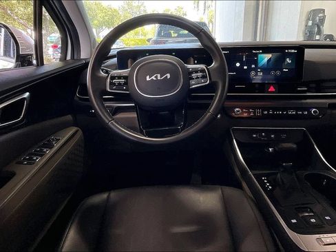 Used 2026 Kia Carnival FWD image 5