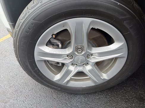 Used 2023 Jeep Compass Latitude w/ Convenience Group image 8