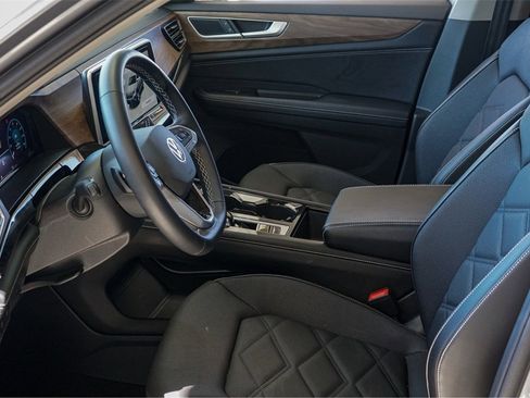 New 2024 Volkswagen Atlas SE image 10