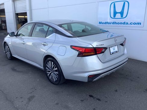 Used 2023 Nissan Altima 2.5 SV image 4