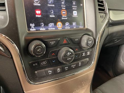Used 2016 Jeep Grand Cherokee Laredo 75th Anniversary AWD/4WD image 8