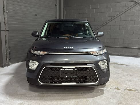 Used 2022 Kia Soul LX FWD image 2