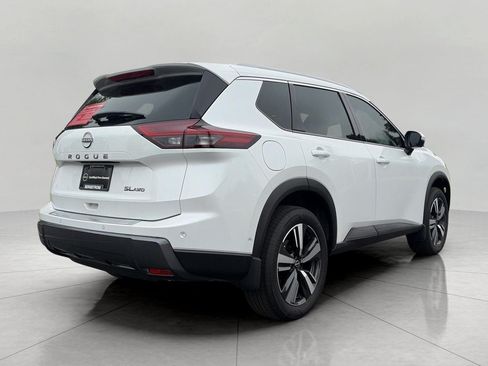 Used 2025 Nissan Rogue SL AWD/4WD image 19