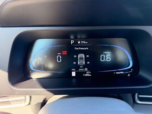 Used 2024 Hyundai Elantra SE image 11