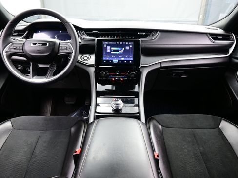 Used 2024 Jeep Grand Cherokee Altitude image 18