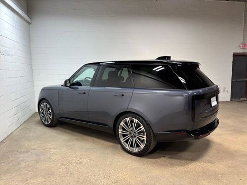 Used 2025 Land Rover Range Rover SE image 10