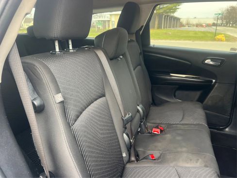Used 2017 Dodge Journey SE w/ Flexible Seating Group FWD image 25
