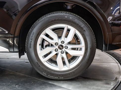 Used 2023 Audi Q5 2.0T Premium w/ Convenience Package image 11