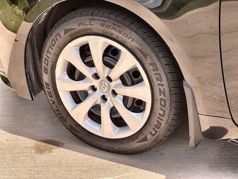 Used 2025 Toyota Corolla LE FWD image 9