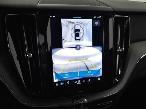Certified 2025 Volvo XC60 B5 Plus AWD/4WD image 28