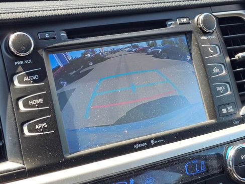 Used 2015 Toyota Highlander XLE AWD/4WD image 32