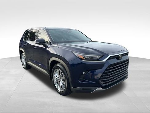 Used 2024 Toyota Grand Highlander AWD image 9