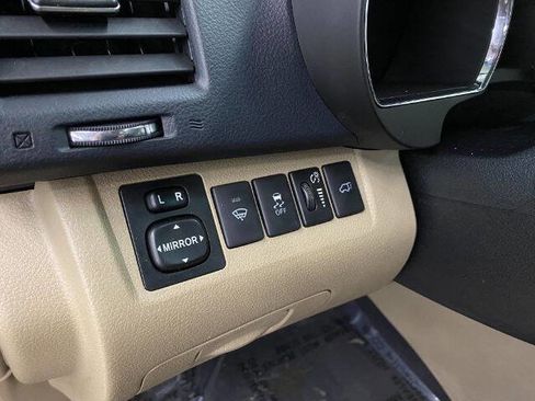 Used 2013 Toyota Highlander Limited image 12