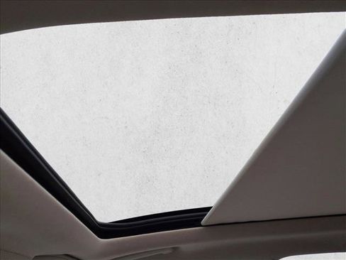 Used 2019 Ford Edge Titanium image 15