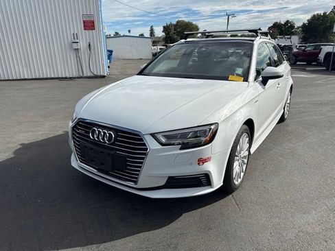 Used 2018 Audi A3 e-tron Premium Plus w/ Technology Package FWD image 5