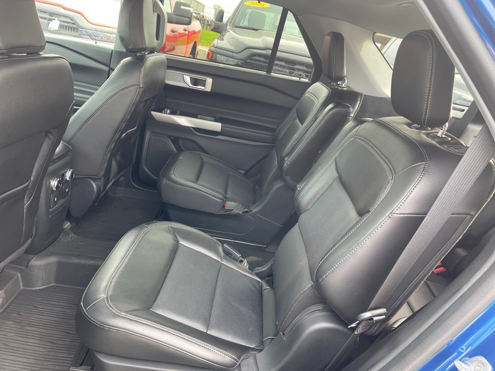 Used 2022 Ford Explorer Limited w/ Equipment Group 301A RWD image 14