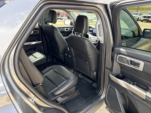 Used 2023 Ford Explorer XLT w/ Equipment Group 202A RWD image 13