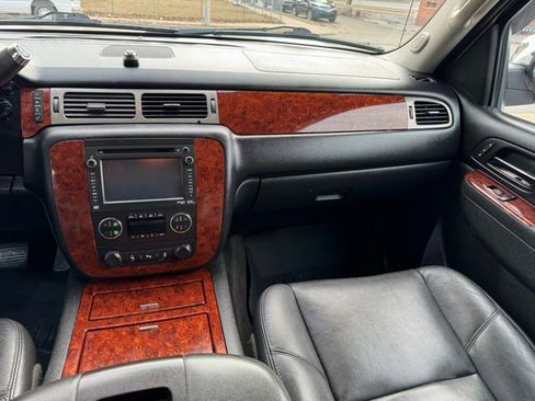 Used 2013 Chevrolet Avalanche LTZ image 23