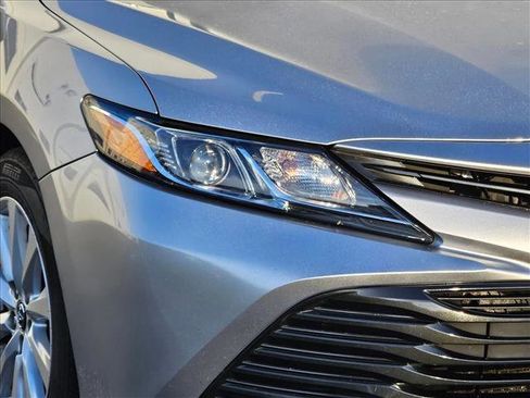 Used 2019 Toyota Camry LE FWD image 4