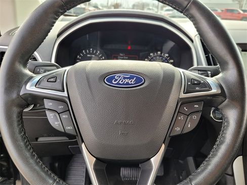 Used 2019 Ford Edge SEL image 18