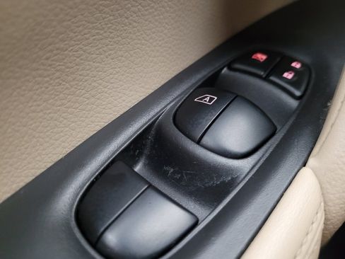Used 2020 Nissan Rogue SV FWD image 27
