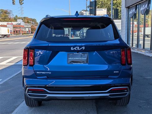 Certified 2023 Kia Sorento SX image 7