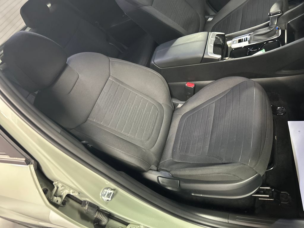 Used 2025 Hyundai Santa Cruz SE AWD/4WD image 23
