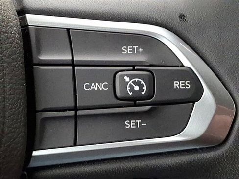 Used 2024 Jeep Compass Latitude image 22