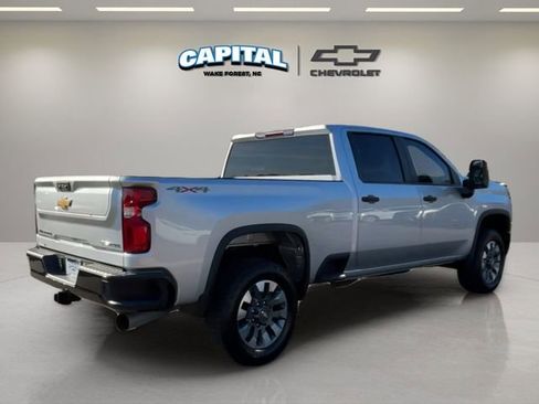Used 2023 Chevrolet Silverado 2500 Custom w/ Custom Value Package image 5