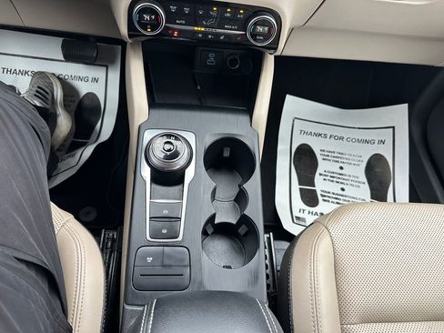 Used 2021 Ford Escape SEL w/ Technology Package image 60