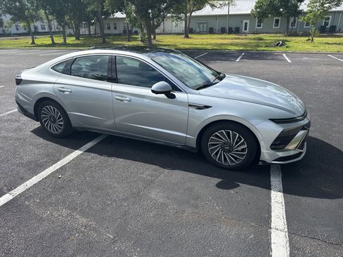 Used 2024 Hyundai Sonata Limited image 2